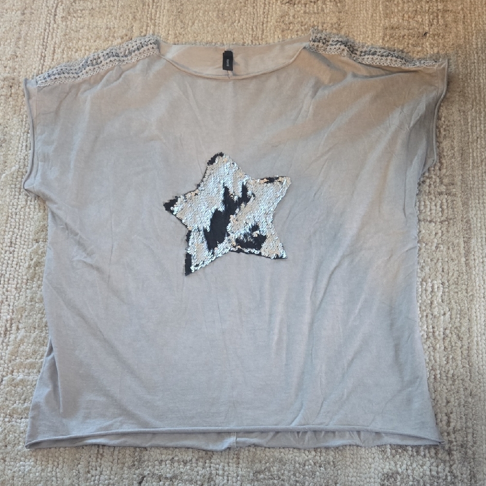 Women's Light Gray Short Sleeve Top with Sequin Star Accent